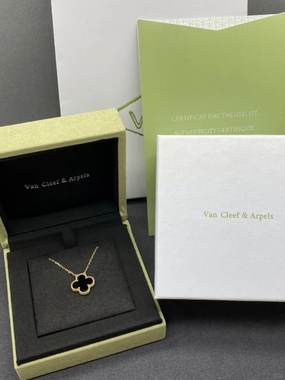 ☀️❤️Authentic☀️❤️Van Cleef & Arpels Vintage Alhambra 18K Gold Necklace
